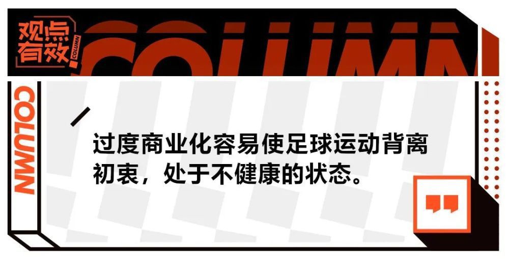 如今是寒冬腊月，老者仅穿着一身白色唐装，却看不出他有半分寒冷之意。